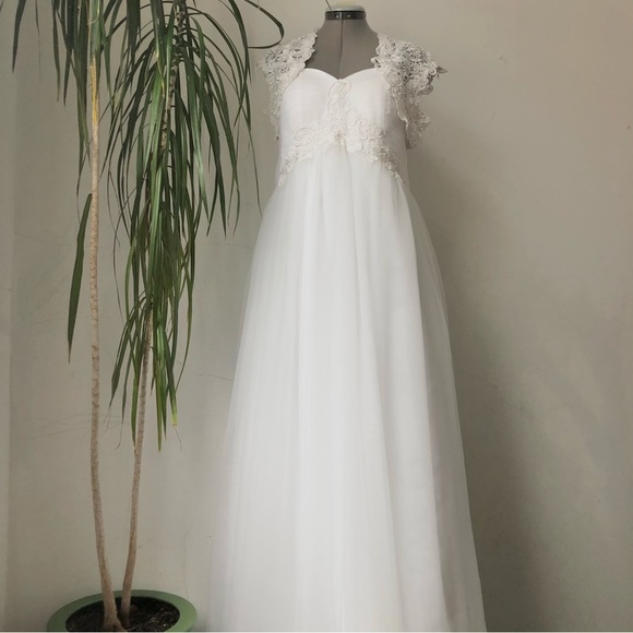 Custom Tailored Women’s Lace Corset White Wedding Dress w/cape and gloves Sz M - Picture 4 of 17